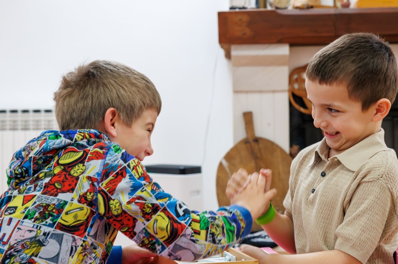 Kako deca razvijaju smisao za humor: Smeh kao alat u emocionalnom razvoju